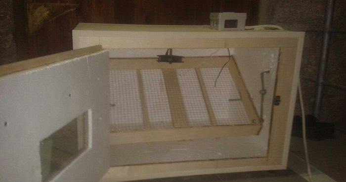 Inqibator satılır 120 yumurta tutur yaxsı cıxıs verir cevirmə mexaniki