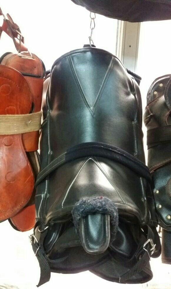 At yəhəri - atlar üçün dəri yəhərlər.Qiymət 119 azn.dən başlayır 600 a