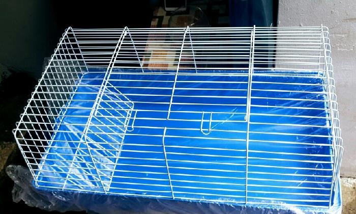 Teze dowan qefesi satilir. 1metr 20 sm uzunu 40sm enidir. Whatsap var