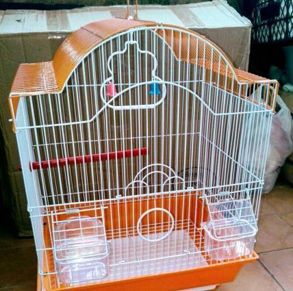 Teze iri qefes satilir. Su qabisi yem qabisi cubuqlari ve aksesuari us