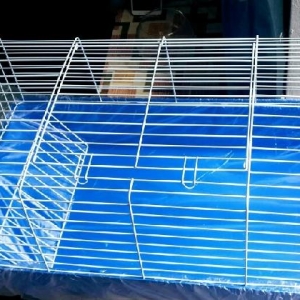 Teze dowan qefesi satilir. 1metr 20 sm uzunu 40sm enidir. Whatsap var