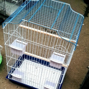 Teze iri qefes satilir. 2 su qabi,2 yem qabi+cubuqlari ustunde verilir