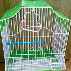 Teze iri qefes satilir. Su qabisi yem qabisi cubuqlari ve aksesuari us