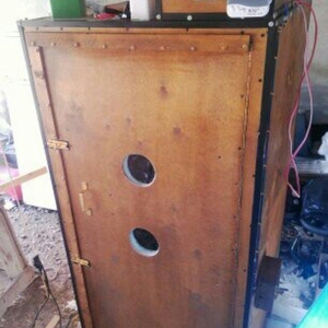 Tam avtomatlasdirilmis inkubatorlarin yigilmasi. gorulen ise zemanet v