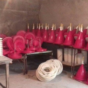 Broller  toya cuce yem &#039;ve su qablari ( k