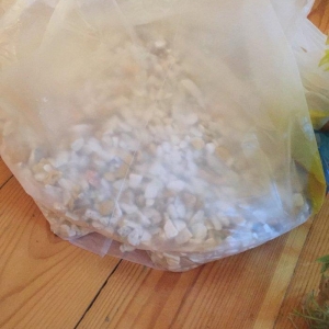 Akvarium ucun dash ve gul dash hardasa 4-5 kilodu